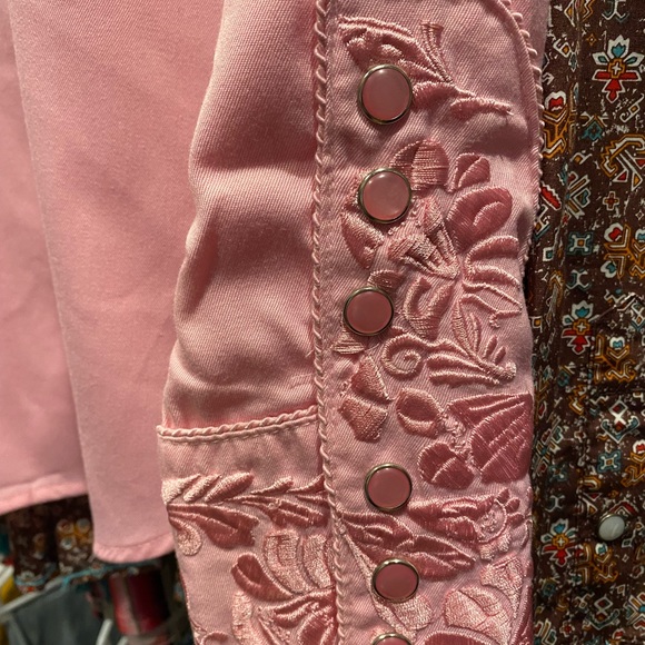 Scully medium pink ladies western pearl snap shirt. - Picture 3 of 4